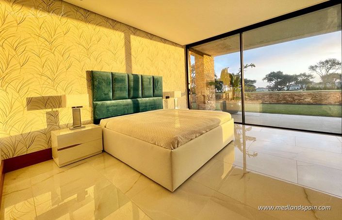 Image No.14-6 Bed Villa for sale