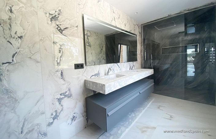 Image No.15-6 Bed Villa for sale