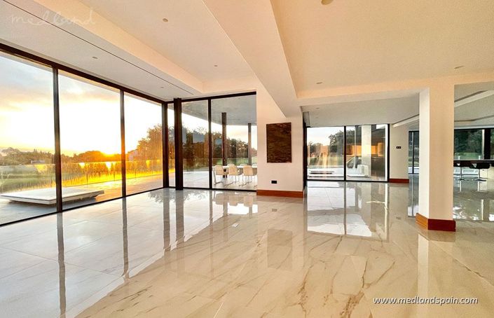 Image No.9-6 Bed Villa for sale