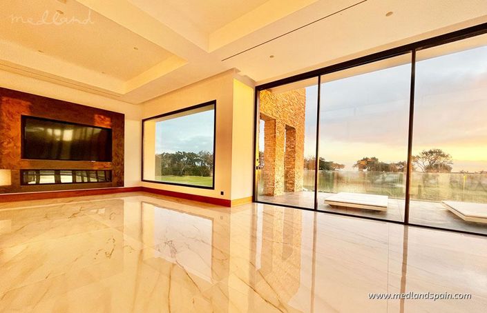 Image No.10-6 Bed Villa for sale