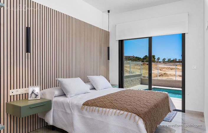 Image No.10-3 Bed Villa for sale