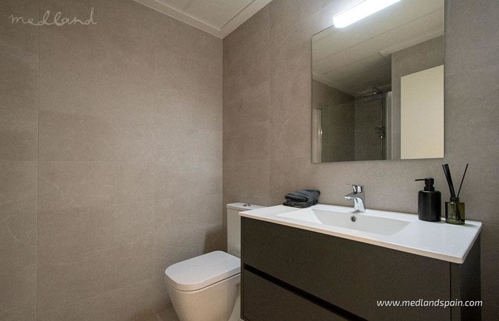 Image No.11-2 Bed Townhouse for sale