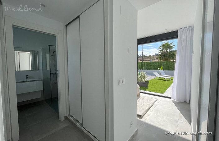 Image No.15-3 Bed Villa for sale