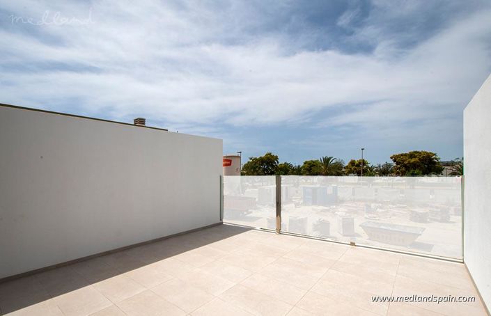 Image No.15-2 Bed Townhouse for sale