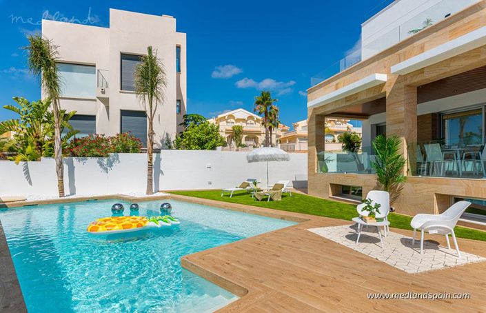 Image No.10-4 Bed Villa for sale