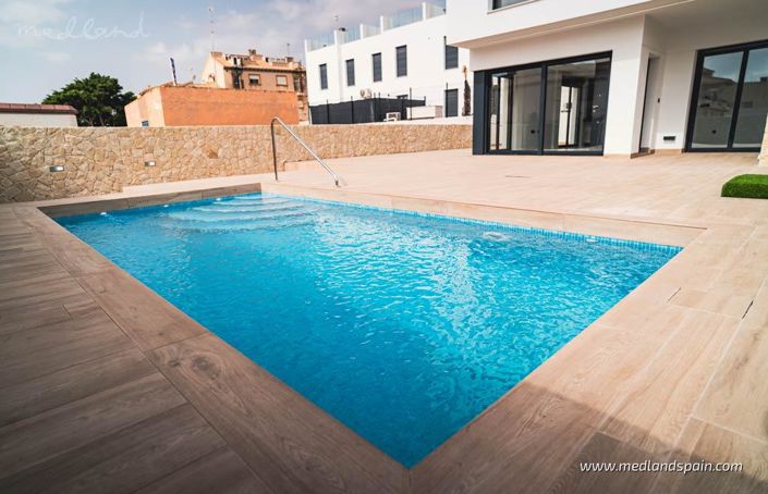Image No.2-4 Bed Villa for sale