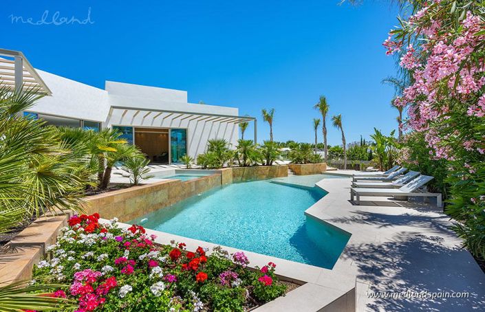 Image No.2-3 Bed Villa for sale