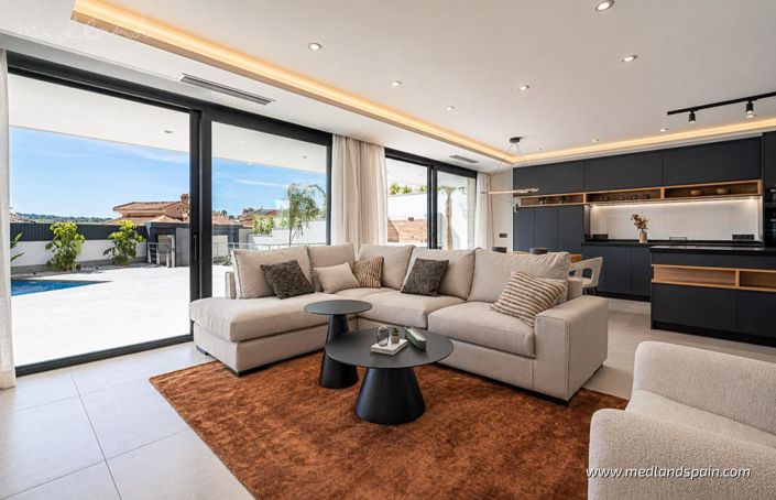 Image No.3-4 Bed Villa for sale