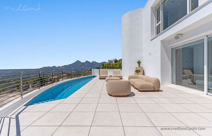 Image No.2-4 Bed Villa for sale