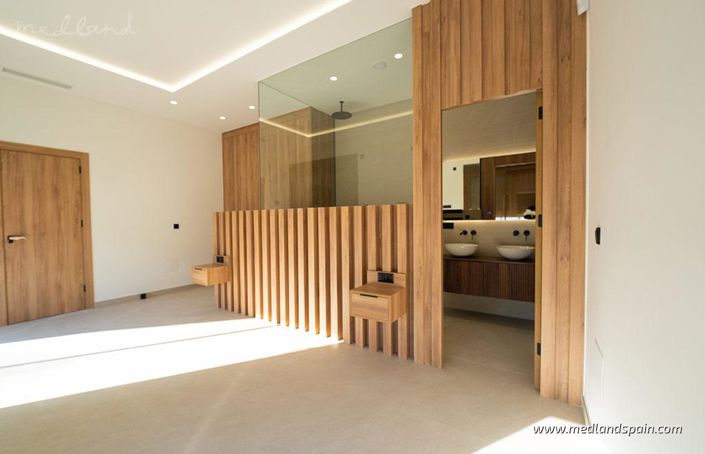 Image No.10-4 Bed Villa for sale