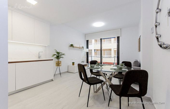 Image No.3-Appartement de 2 chambres à vendre à Torrevieja