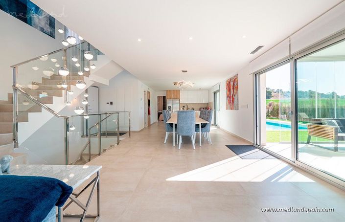 Image No.3-4 Bed Villa for sale