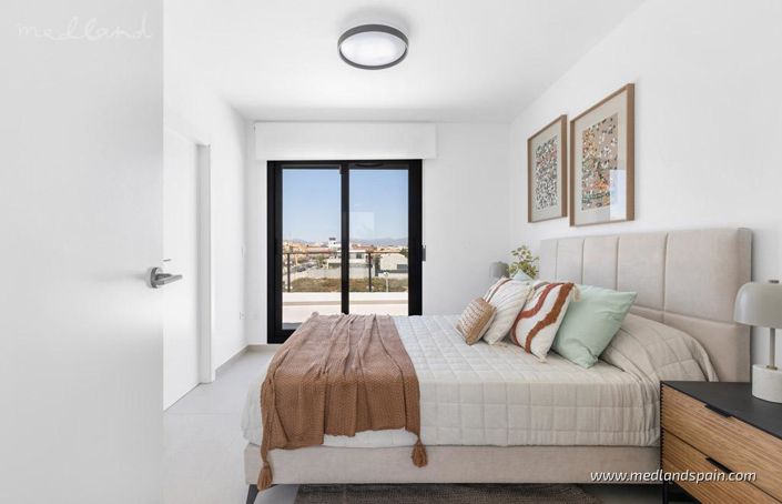 Image No.11-3 Bed Townhouse for sale