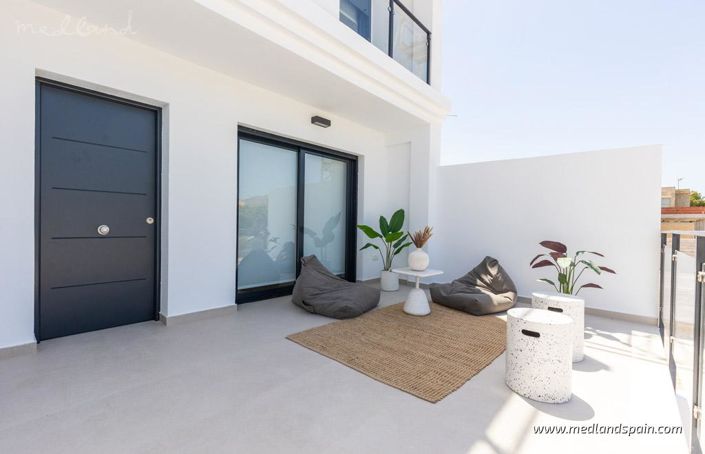 Image No.14-3 Bed Townhouse for sale