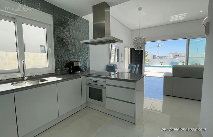 Image No.6-3 Bed Villa for sale