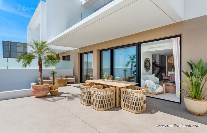 Image No.2-3 Bed Villa for sale