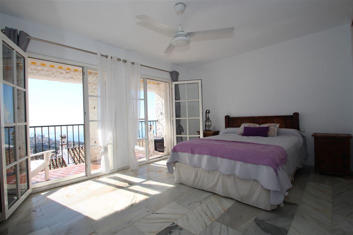 Image No.4-3 Bed Townhouse for sale