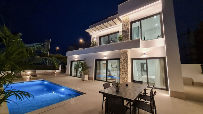 Image No.32-4 Bed Villa for sale