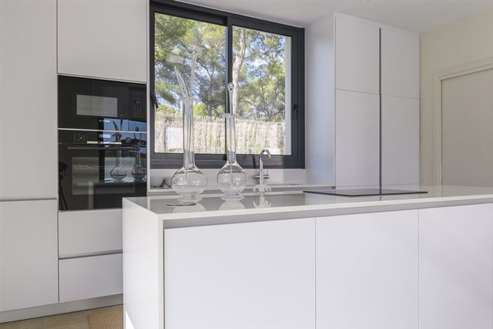 Image No.10-3 Bed Property for sale