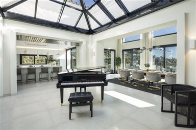 81008-for-sale-in-marbella-20546992-large