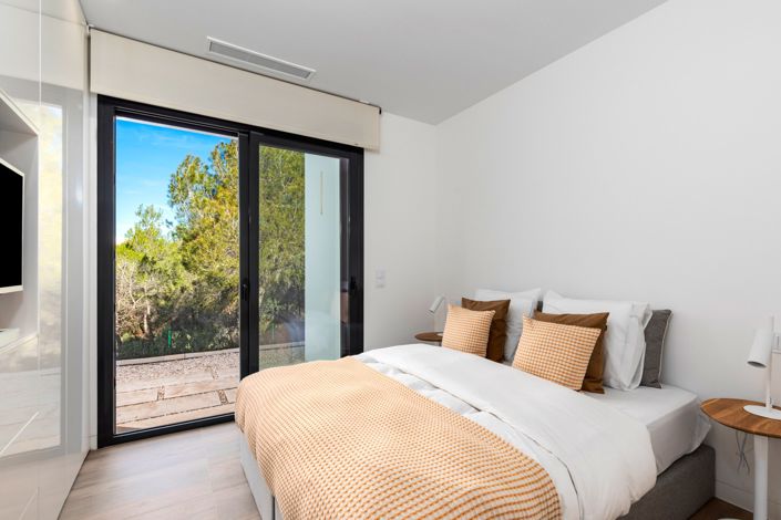 Image No.1-4 Bed Villa for sale