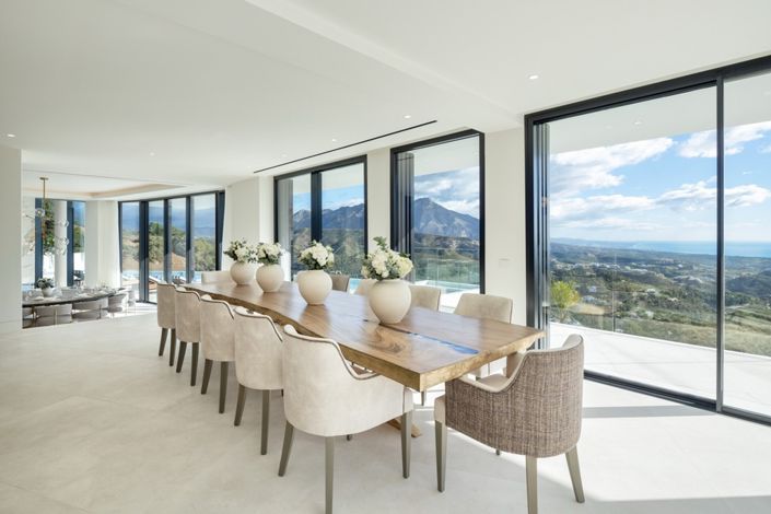 Image No.11-9 Bed Villa for sale