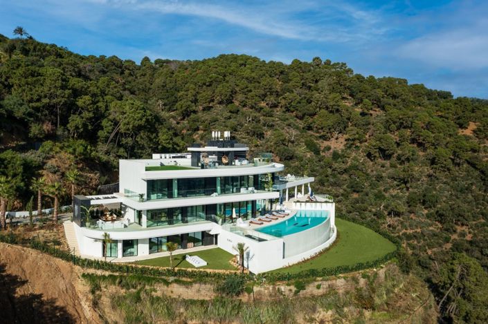 Image No.5-9 Bed Villa for sale