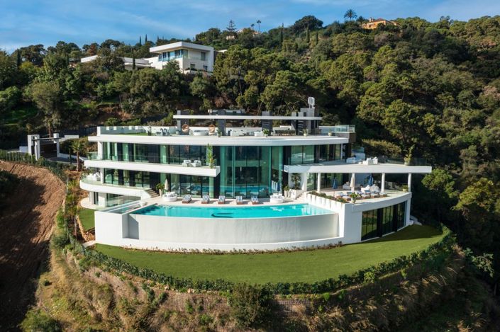 Image No.6-9 Bed Villa for sale