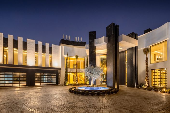 Image No.8-9 Bed Villa for sale