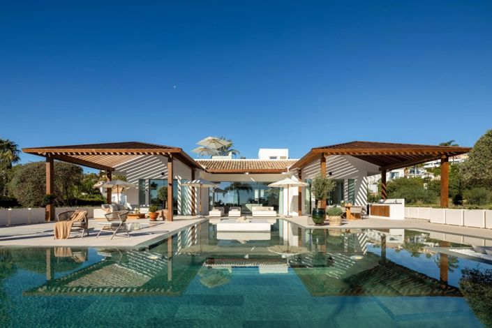 Image No.1-6 Bed Villa for sale