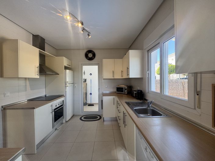 Image No.9-3 Bed Villa for sale