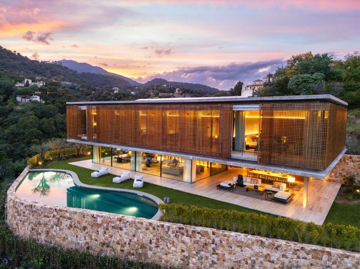 Image No.1-7 Bed Villa for sale