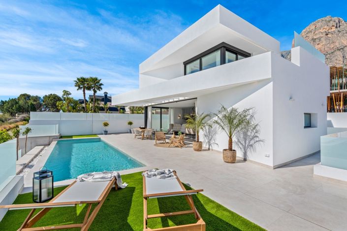 Image No.1-4 Bed Villa for sale