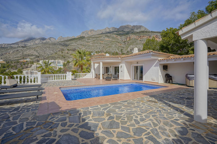 Image No.1-4 Bed Villa for sale