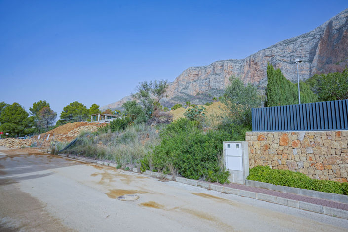 Image No.1-4 Bed Villa for sale