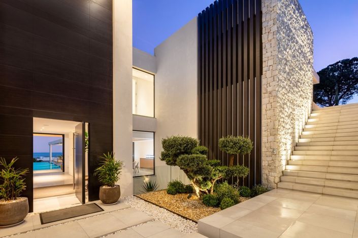 Image No.4-8 Bed Villa for sale