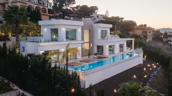 Image No.1-4 Bed Villa for sale