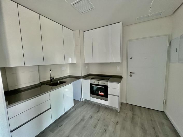 Image No.10-3 Bed Property for sale