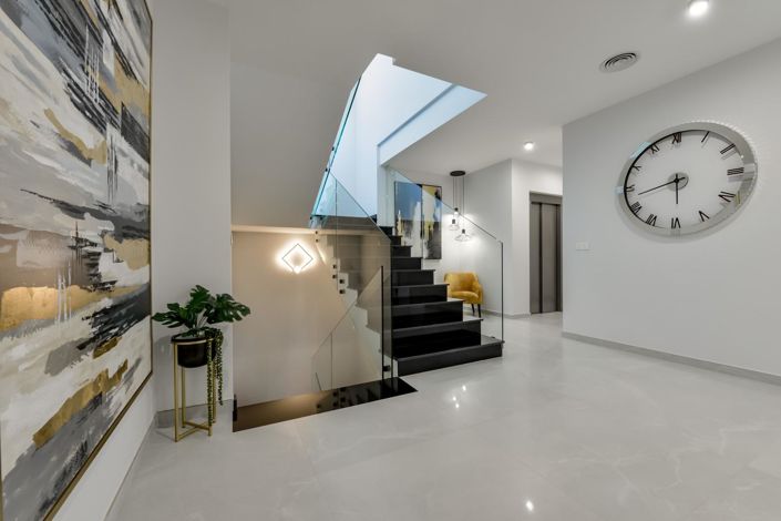 Image No.15-8 Bed Villa for sale