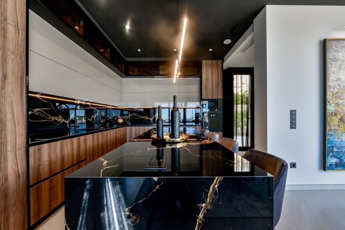 Image No.40-8 Bed Villa for sale