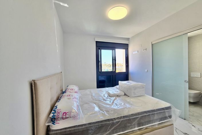 Image No.12-2 Bed Property for sale