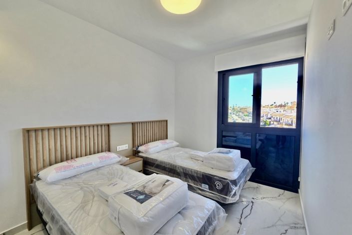 Image No.17-2 Bed Property for sale