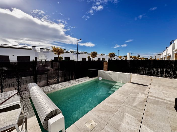 Image No.2-4 Bed Villa for sale