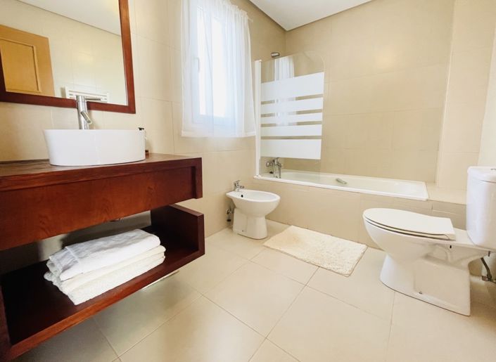 Image No.16-2 Bed Townhouse for sale