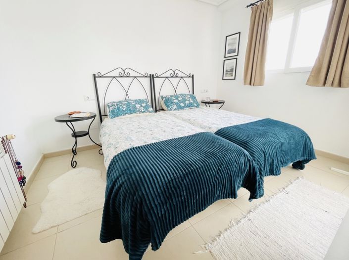 Image No.17-2 Bed Townhouse for sale