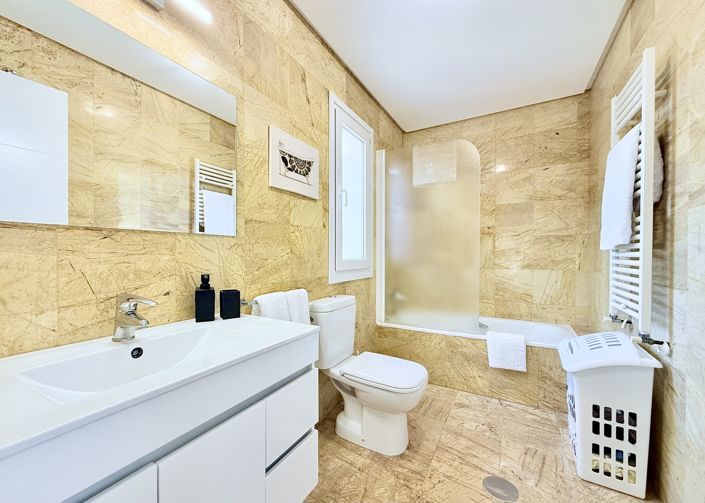 Image No.21-2 Bed Townhouse for sale