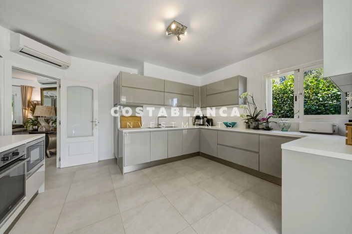 Image No.12-4 Bed Villa for sale