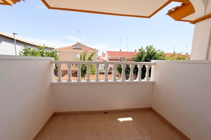 Image No.11-3 Bed Townhouse for sale