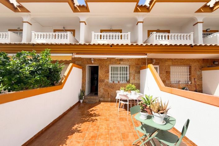 Image No.17-3 Bed Townhouse for sale