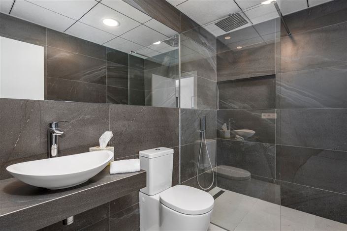 Image No.15-2 Bed Property for sale